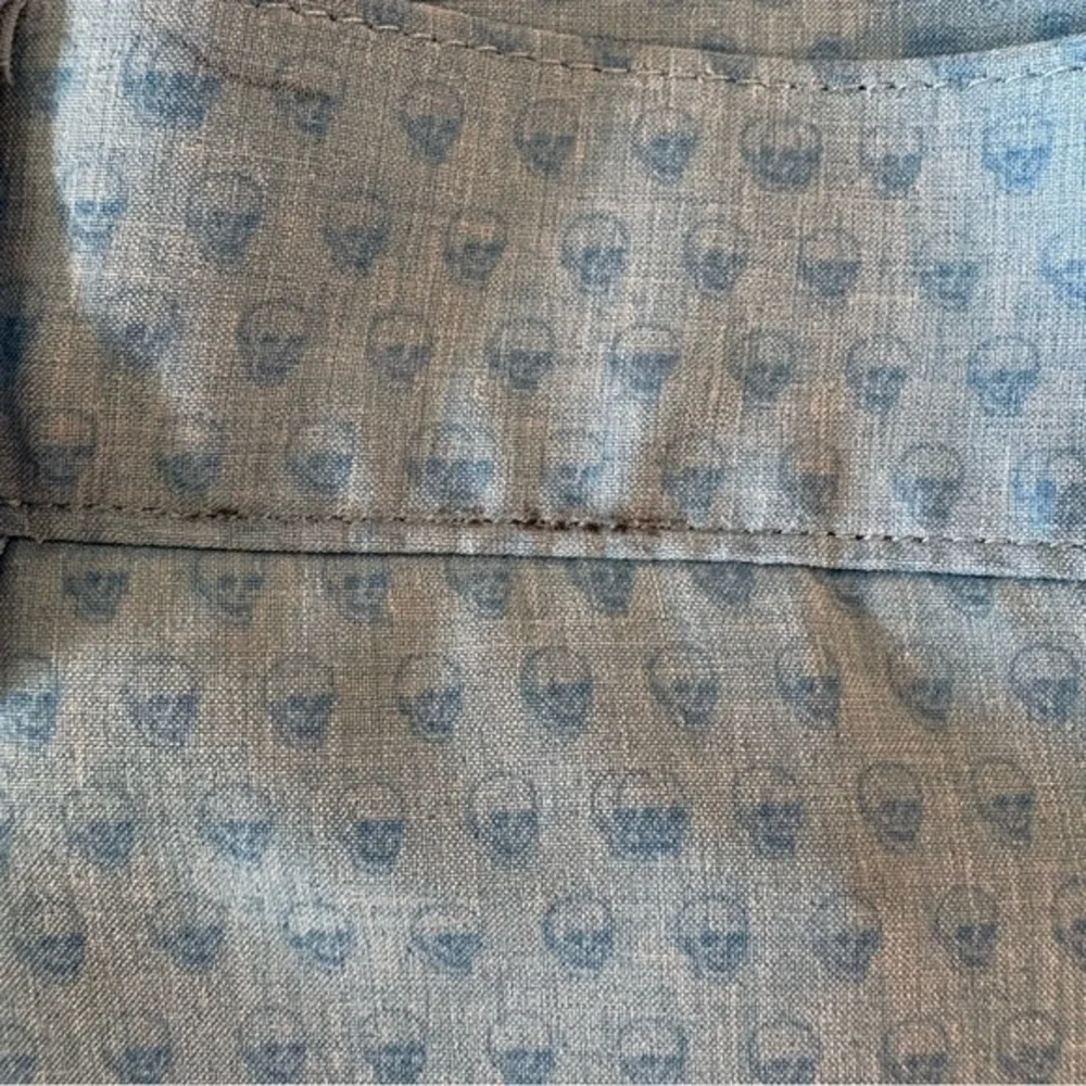 Peter Millar Men's size 34 light blue skull print 10inch‎ inseam shorts. GUC